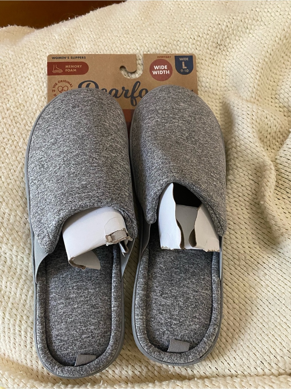 dearfoams Gray Cardboard Shoe Tag with Machine Washable Print